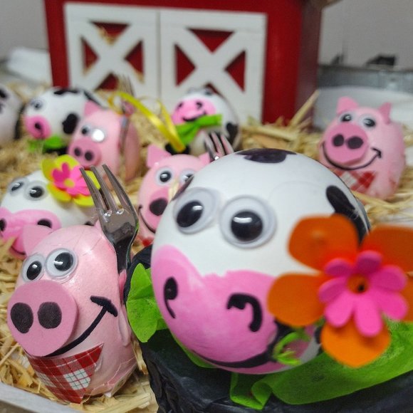 Christmas Tree Cute Cow Ornament Decoration (confetti filled shell decoration - Picture 4 of 5